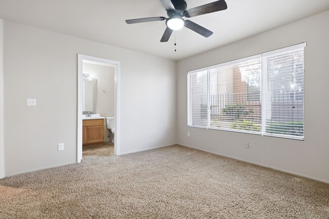 Building Photo - 350 S Durango Dr