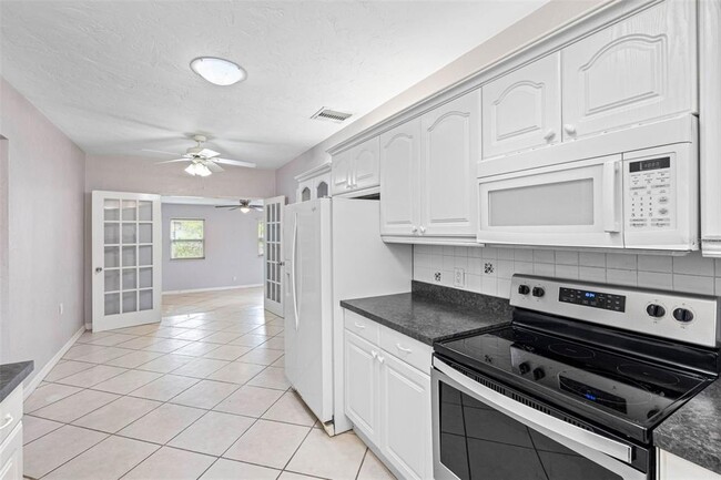 Building Photo - 4320 Yardley Ave N