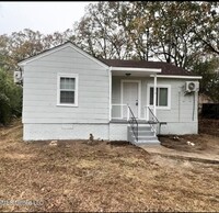 Building Photo - 1019 Combs St