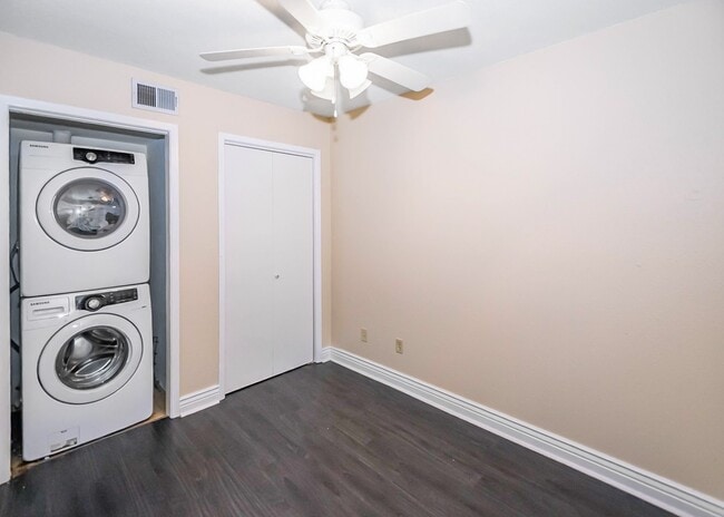 Building Photo - 18511 Egret Bay Blvd