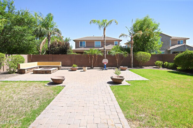Building Photo - 1087 E Ibis St
