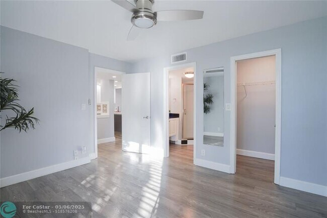Building Photo - 7 Royal Palm Way