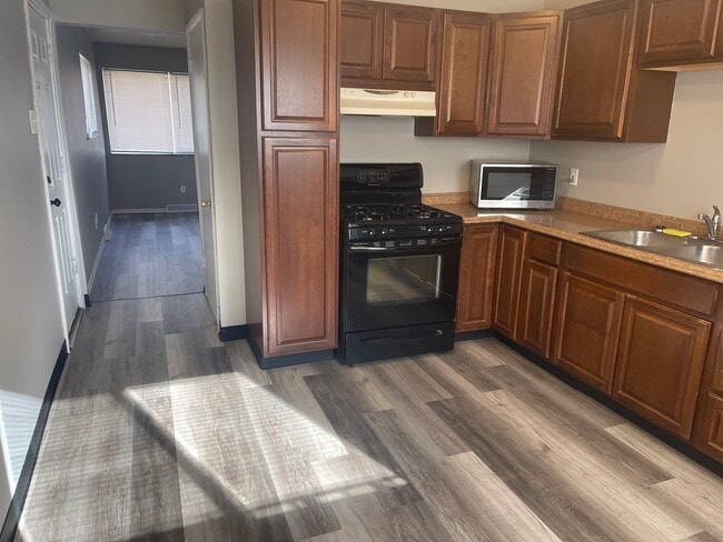 Building Photo - 10002 Livingston Ave