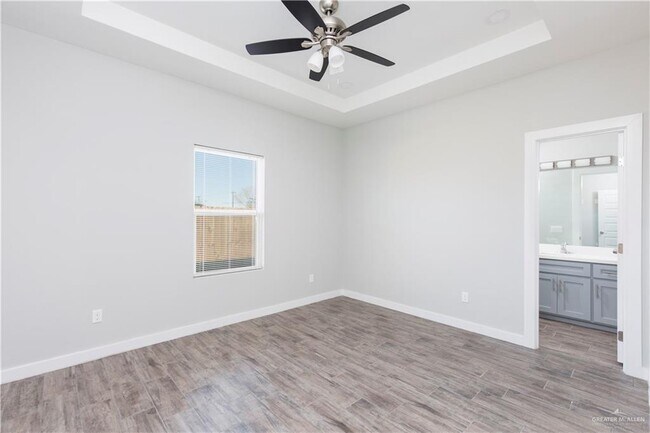 Building Photo - 3405 E Zinnia Ave