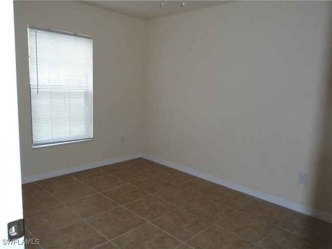Building Photo - 1123 SW 8th Pl
