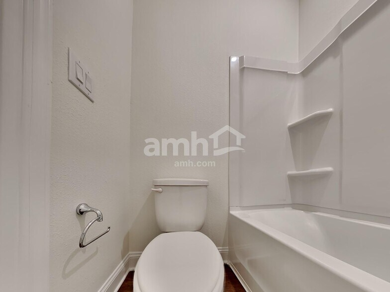 Building Photo - 299 Onate Cir