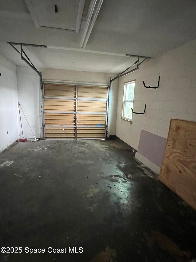 Building Photo - 976 Brewster Ln
