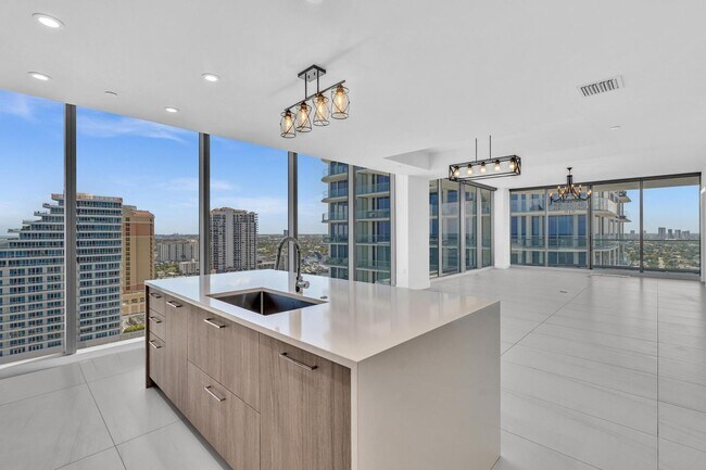 Building Photo - Stunning High-Rise Condo with Ocean Views | Prime Beach Location