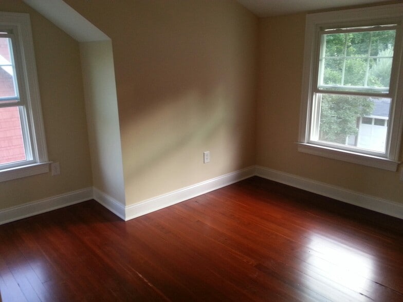 Building Photo - 356 Townsend Ave