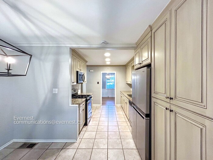 Building Photo - 3563 Aurora Cir