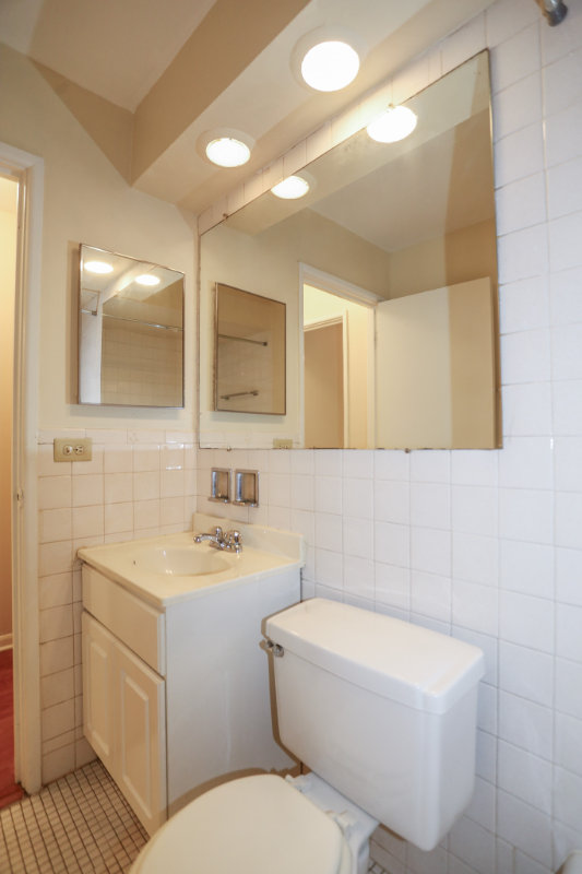 Building Photo - 459 W Briar Pl