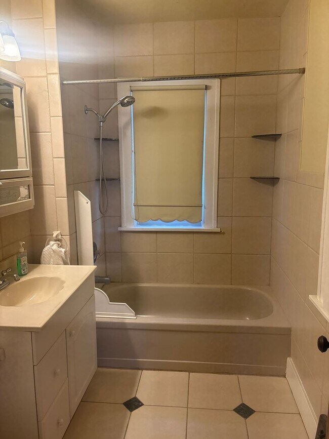 Building Photo - Waterbury1647