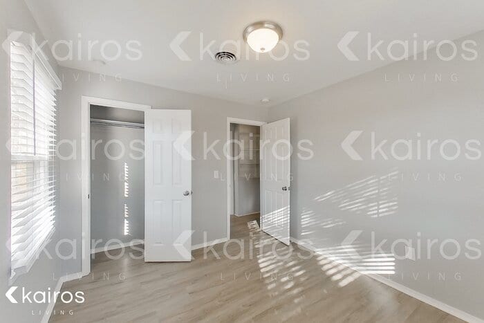 Building Photo - 4922 Parker St