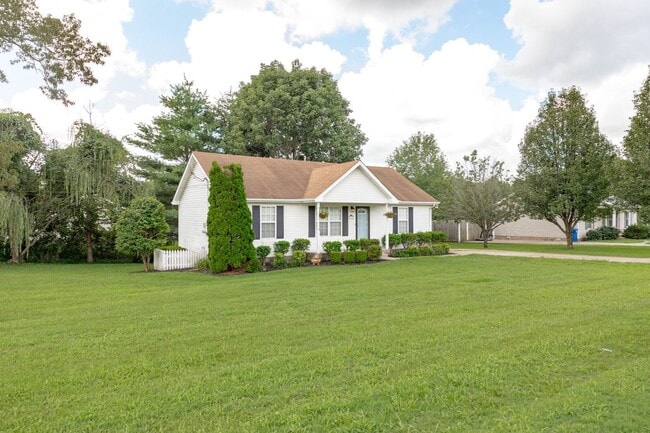Building Photo - 900 Granny White Rd