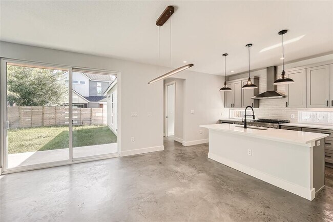 Building Photo - 1707 Perez St