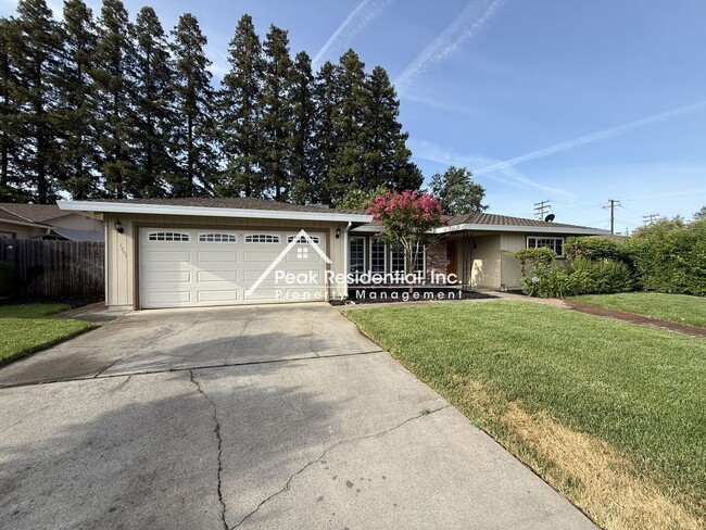 Building Photo - Spacious 3bd/2ba Carmichael Home With Sun Room