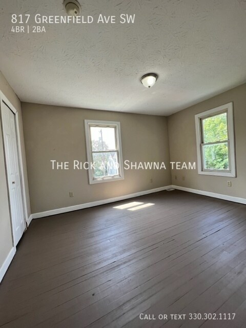 Building Photo - Large 4 bedroom home for rent with 2 baths...