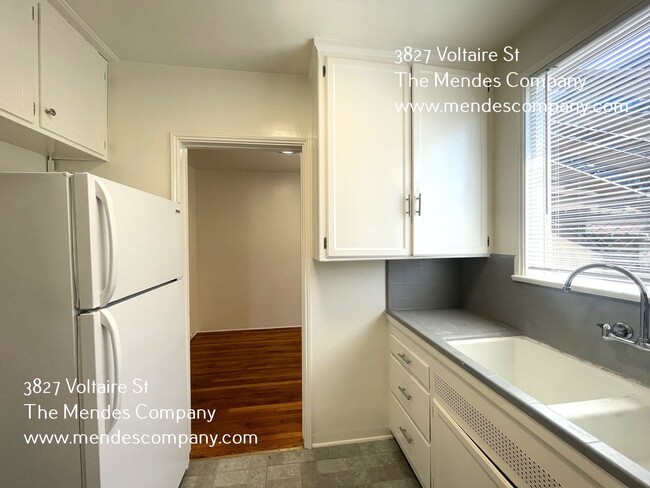 Building Photo - 3827 Voltaire St