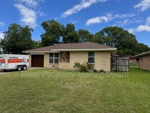 Building Photo - 409 La Salle Dr