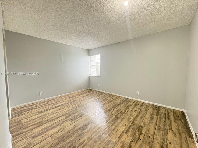 Building Photo - 8913 NW 28th Dr