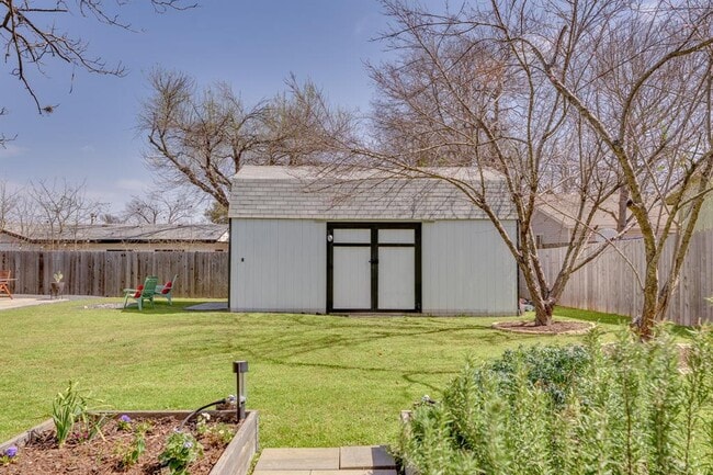 Building Photo - 905 Turtle Creek Blvd