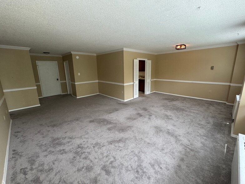 Building Photo - 4401 Roland Ave