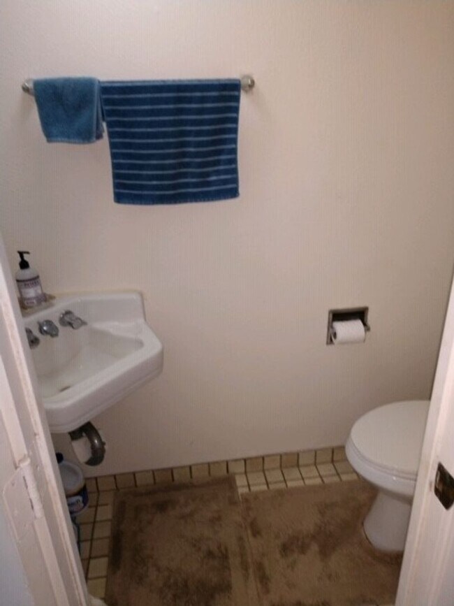 Building Photo - Maalaea Mermaid Unit #311 - Unfurnished 1b...