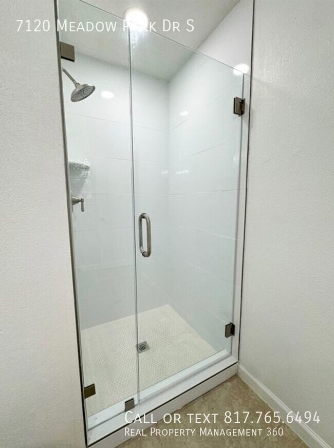 Building Photo - Freshly updated North Richland Hills home ...