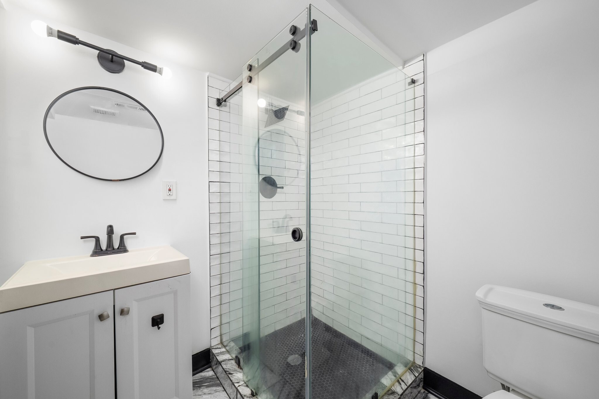 Bedroom 3 bathroom - 380 New Jersey Ave NW