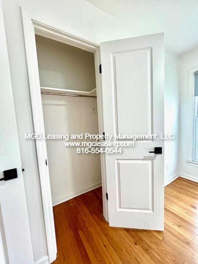 Building Photo - Unique Ranch Style Home Minutes From Downtown Lee's Summit