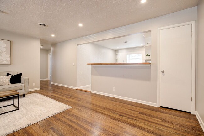 Building Photo - 1332 Kansas St