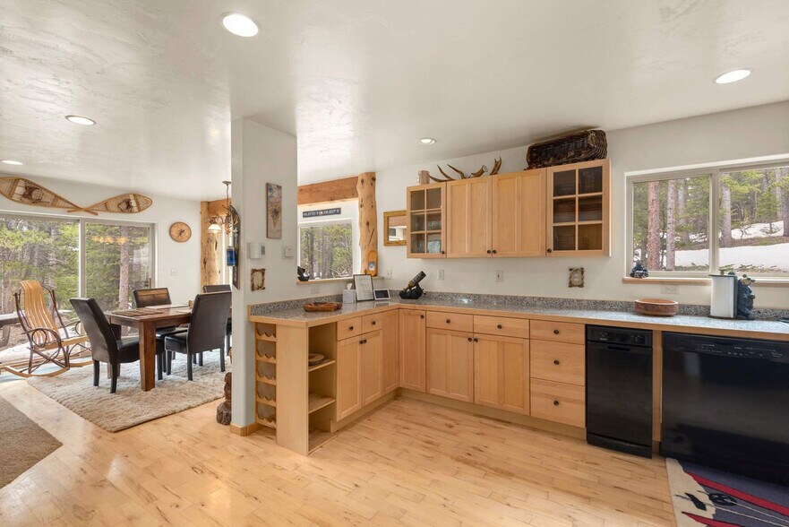 Building Photo - 1736 Valley of the Sun Dr