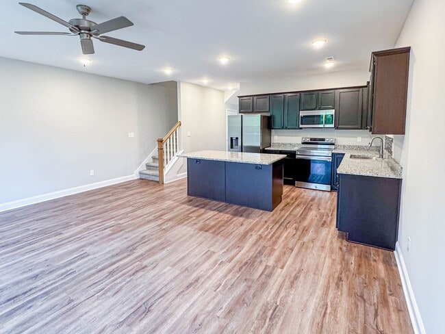 Building Photo - Knoxville 37918 - 3 bedroom, 2.5 bath home - Contact Dustin Fisher (865) 773-7458