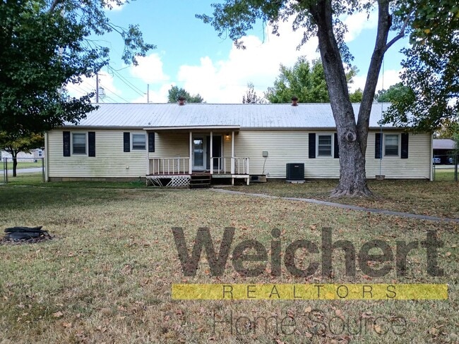 Building Photo - Updated 4-Bed Home with Fenced Yard & Carport