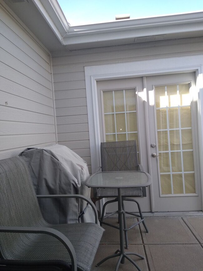 Building Photo - HUGE 3 Bedroom 3 Bath Home in Gated Community