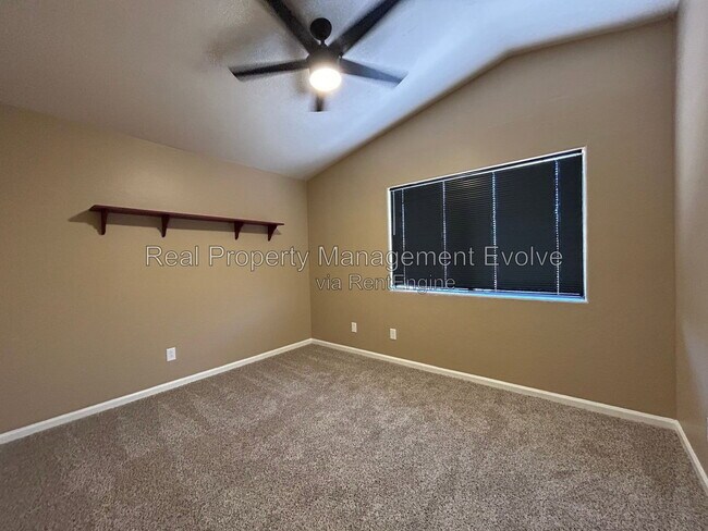 Building Photo - 5943 W Drake Ct