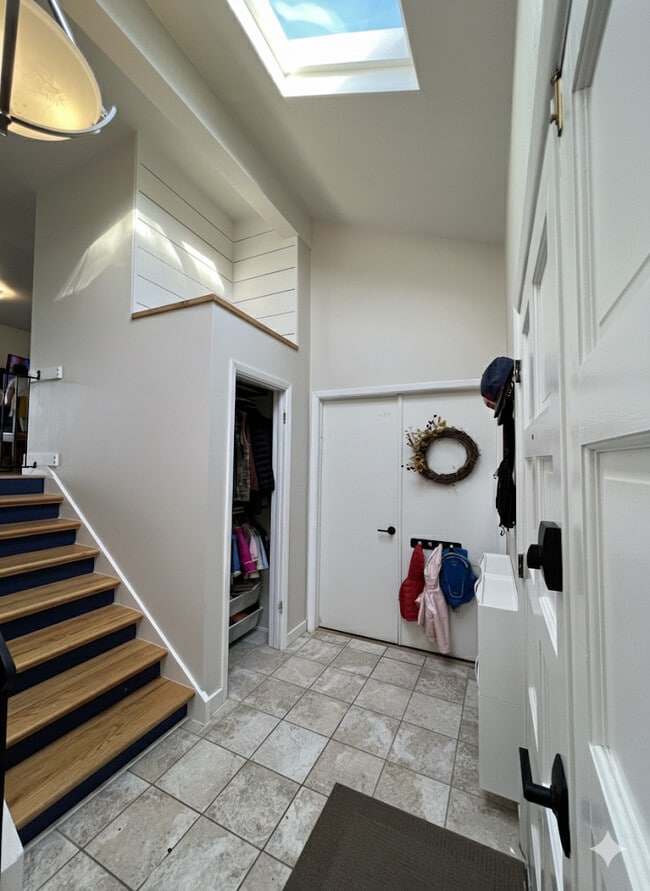 Building Photo - 206 Cypress Cir