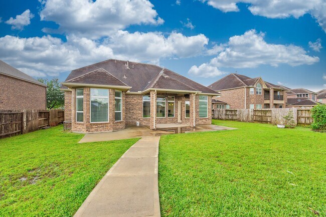 Building Photo - 25514 Kearsley Dr