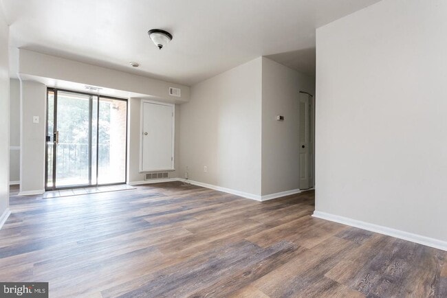 Building Photo - 3218 Valley Dr