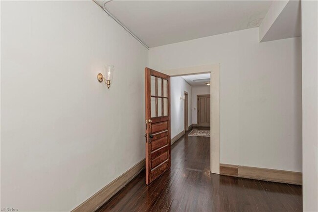 Building Photo - 283 Corning Dr