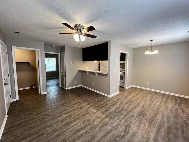 Building Photo - 1429-D Ireland Drive - No Pets