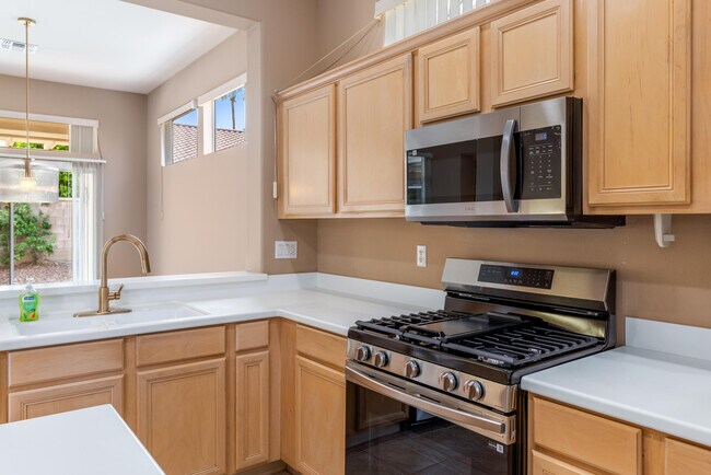 Building Photo - 78745 Platinum Dr