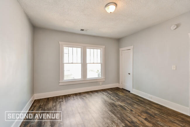 Building Photo - 519 4th Ct W
