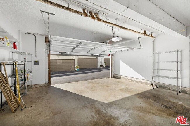 Building Photo - 1732 Palisades Dr