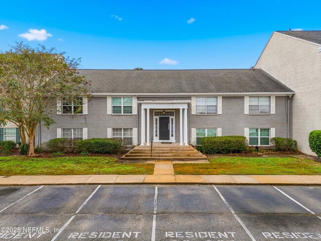 Primary Photo - 4329 Plaza Gate Ln S