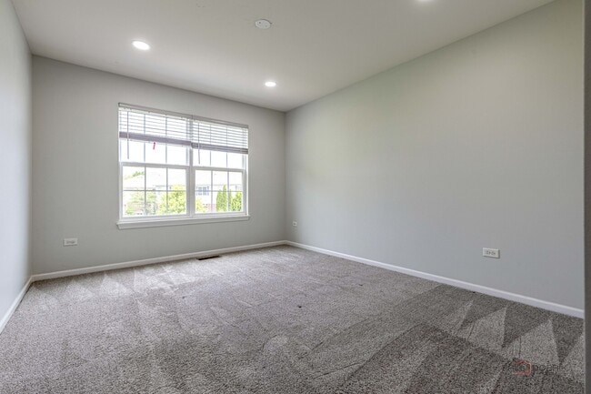 Building Photo - 2659 Dunraven Ave