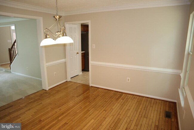 Building Photo - 16 Grantchester Pl