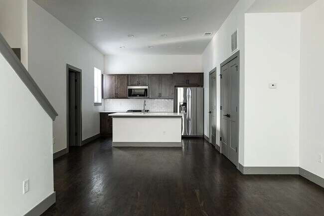 Building Photo - 3505 S Marion St