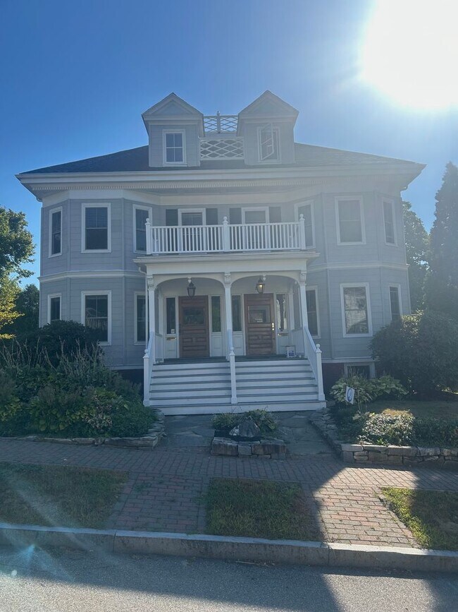 Building Photo - Beautiful 3BR/1.5BA Home Available Septemb...