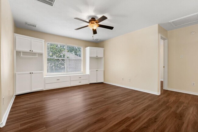 Building Photo - 27 N Queenscliff Cir